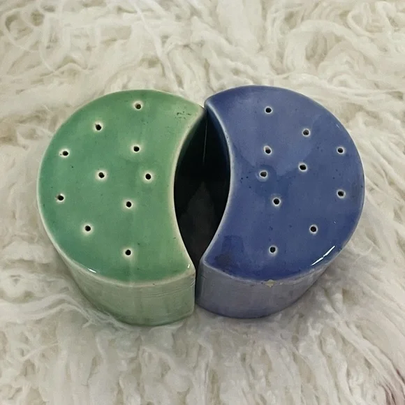 Vintage Pottery Salt & Pepper Shakers - Picture 6 of 6